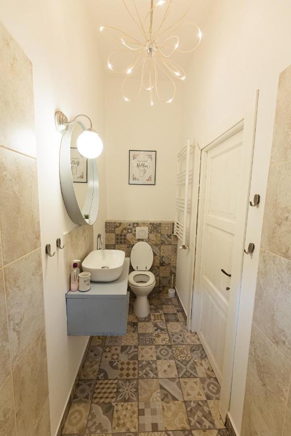 Chic Apartment In Historical City Center Timişoara Eksteriør bilde