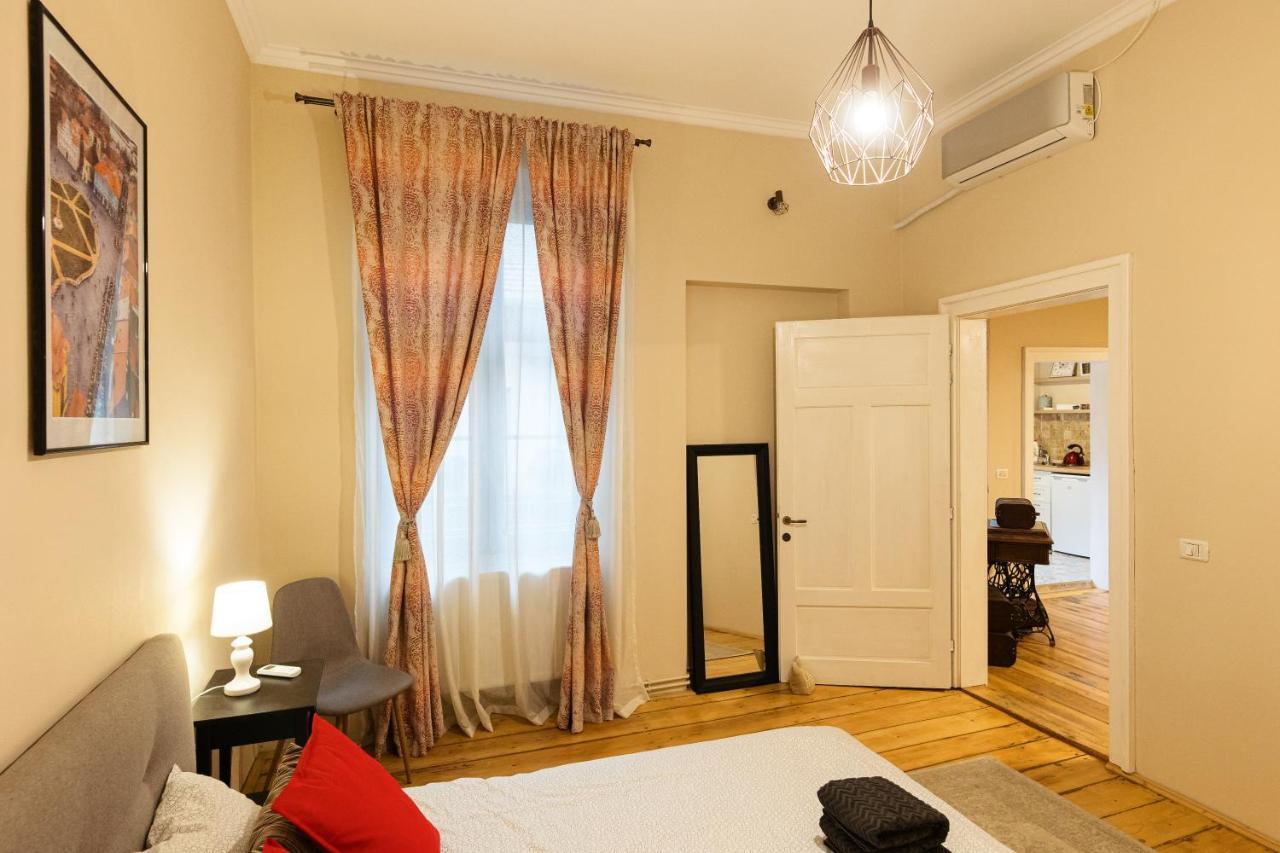Chic Apartment In Historical City Center Timişoara Eksteriør bilde